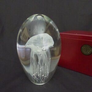 ART GLASS DYNASTY GALLERY WHITE JELLYFISH GLASS PAPER WEIGHT (NEW IN BOX)